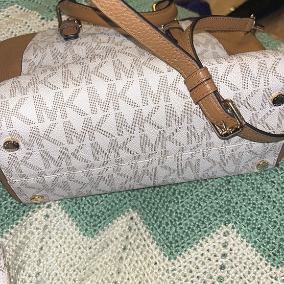 Michael Kors, small bag with matching wallet both together on sale - Picture 6 of 10